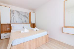 a bedroom with a bed with two towels on it at Villa ANABELLA in Elshani
