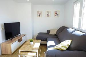 Una televisión o centro de entretenimiento en Espectacular ático en primera línea con vistas