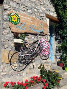 Vélo sur le terrain de l'établissement Gîte et chambres d'hôtes "La Tourtette" 12 pers ou dans les environs