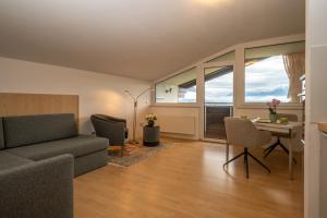 Posedenie v ubytovaní Einraum Studio mit Berg- und Seeblick
