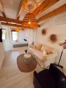 A seating area at Beach and Sun - Paseo Marítimo -Playa
