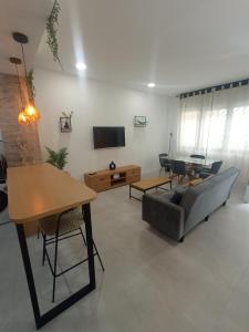 a living room with a couch and a table at Apartamento moderno junto a estación de tren in Córdoba