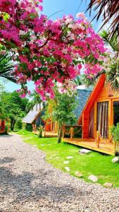 Κήπος έξω από το Mỹ Khê Riverside Homestay