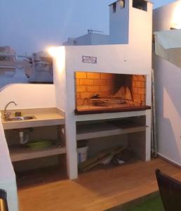 Kuchnia lub aneks kuchenny w obiekcie Cosy 3-bedroom Duplex with pool close to the beach