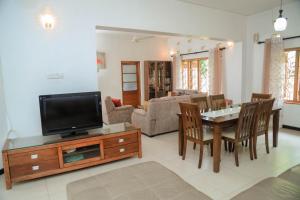 Et tv og/eller underholdning på Destine Holiday Bungalow