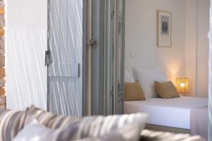 Posteľ alebo postele v izbe v ubytovaní Avra House Kythnos
