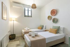 Posteľ alebo postele v izbe v ubytovaní Avra House Kythnos
