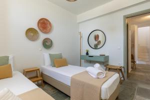 Posteľ alebo postele v izbe v ubytovaní Avra House Kythnos