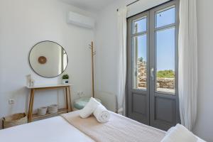 Posteľ alebo postele v izbe v ubytovaní Avra House Kythnos