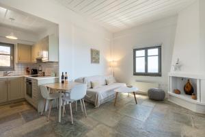 Kuchyňa alebo kuchynka v ubytovaní Avra House Kythnos