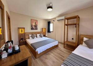 Кровать или кровати в номере Bodrum Konağı