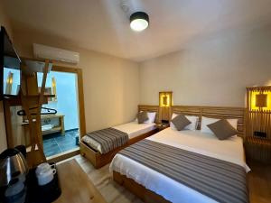 Кровать или кровати в номере Bodrum Konağı
