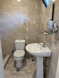 Vannas istaba naktsmītnē Soso Burduli's Guesthouse
