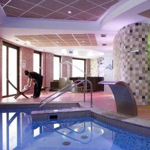 Bazén v ubytování Blanco Hotel Spa nebo v jeho okolí