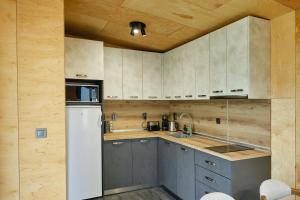 Kuchyň nebo kuchyňský kout v ubytování Holiday Village Smokinia