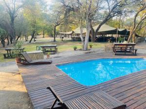 Fotografija u galeriji objekta Rustic Gate Lodge and Campsite u gradu Maun