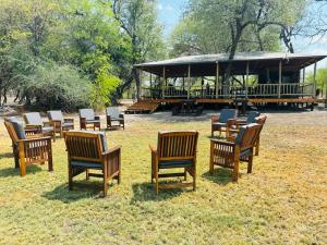 Fotografija u galeriji objekta Rustic Gate Lodge and Campsite u gradu Maun