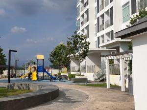 Kawasan permainan kanak-kanak di Kyu Residence lMÜSLIM HOMESTAYl at Bangi Gateway Service Apartment Wifi Netflix Air-Con in Every Room