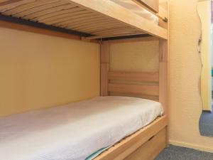 a bunk bed in a small room with aermott at Studio fonctionnel au pied des pistes - FR-1-267-232 in Villarembert +12 photos