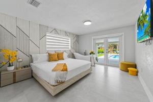 Ένα ή περισσότερα κρεβάτια σε δωμάτιο στο Exclusive Retreat Poolside Oasis and Entertainment L49 +66 φωτογραφίες