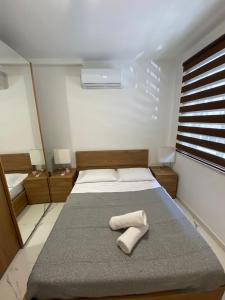 Ein Bett oder Betten in einem Zimmer der Unterkunft R1 Cosy Double Room in Msida Flat