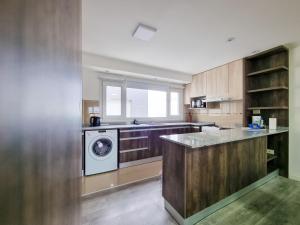 a kitchen with a washer and dryer in it at Edificio Brown in Caleta Olivia