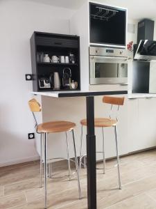 Η κουζίνα ή μικρή κουζίνα στο Appartement paisible