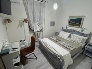 a bedroom with a bed and a desk in it at Casa Giulia in Porto SantʼElpidio