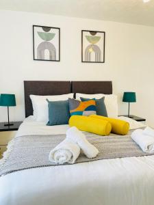 a bedroom with a bed with towels on it at Mount Yard - Stylish Cottage - Close to Alton Towers - Peak District - Stoke-on-Trent Sleeps 5 in Totmonslow +45 photos