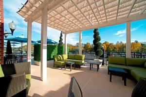 Rõdu või terrass majutusasutuses Courtyard by Marriott Saratoga Springs