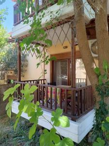 Балкон или терраса в Garden View home in Makri