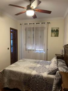 En eller flere senge i et værelse på Casa Ayala + 16 billeder