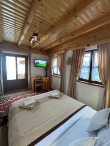 Posteľ alebo postele v izbe v ubytovaní Rustic Lodge Plitvice