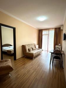 TV a/nebo společenská místnost v ubytování Hotel Solidarity + 37 fotografií
