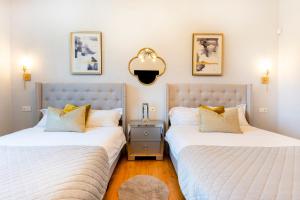 due letti uno accanto all'altro in una camera da letto di Sofia Royal Retreat a Sofia