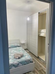 a small bedroom with a bed and a mirror at Muschiaturo in Foce Varano +29 photos