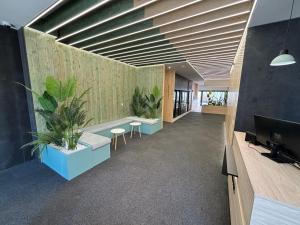 TV a/nebo společenská místnost v ubytování Futurotel Sevilla