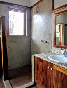 A bathroom at Chumbi Bush House