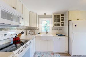 Gallery image of Bogey Bay Bungalow in Harwich Port +35 photos