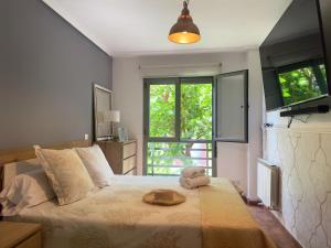 a bedroom with a bed with a stuffed animal on it at La Ensenada de Meruelo - 2805 in San Miguel de Meruelo