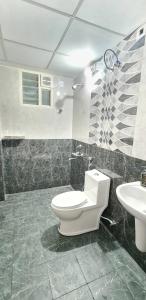 Bilik mandi di Greenfield Suites 1