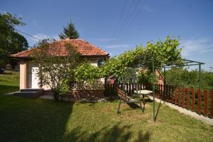 Ein Garten an der Unterkunft Mijatov Konak