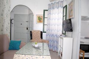 A television and/or entertainment centre at Apartamento San Juan de Dios
