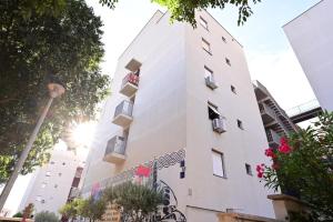 Το κτήριο όπου στεγάζεται  το διαμέρισμα