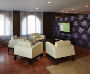 TV a/nebo společenská místnost v ubytování Blanco Hotel Spa