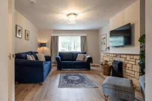 Posezení v ubytování Bright & Spacious 3 BD in the Centre of Bourton!