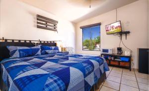 Ένα ή περισσότερα κρεβάτια σε δωμάτιο στο Casita Playa Azul - El Dorado Ranch Studio Rental