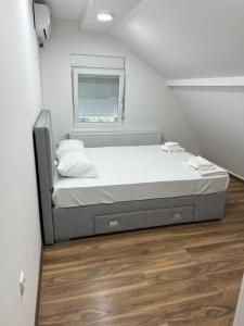 Voodi või voodid majutusasutuse Big House toas