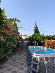 a swimming pool in a yard with flowers and plants at Villa Coral in Chiclana de la Frontera