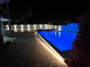 Bassein majutusasutuses Big House või selle lähedal